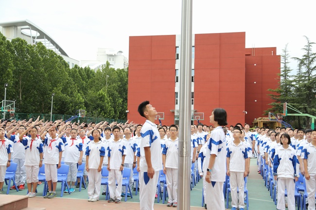 升国旗 奏国歌.jpg